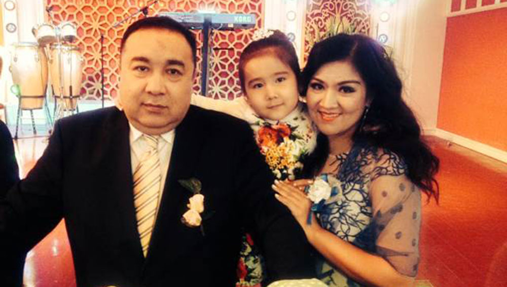 Gulchehra Hoja’s aunt Halide Zikri, with her sons, daughters- in-law and grandchildren. 